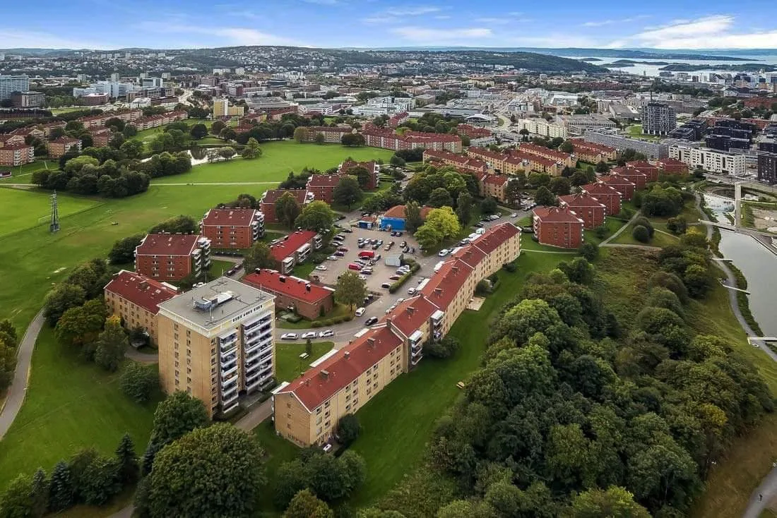 Hovin Borettslag i Oslo, der Styretavla henger i alle 54 oppganger